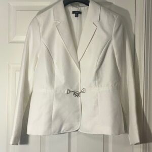 Women’s R&K Textured White Blazer & Shirt